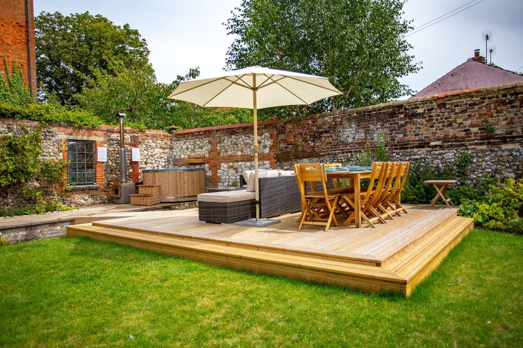 South Creek Retreat courtyard
