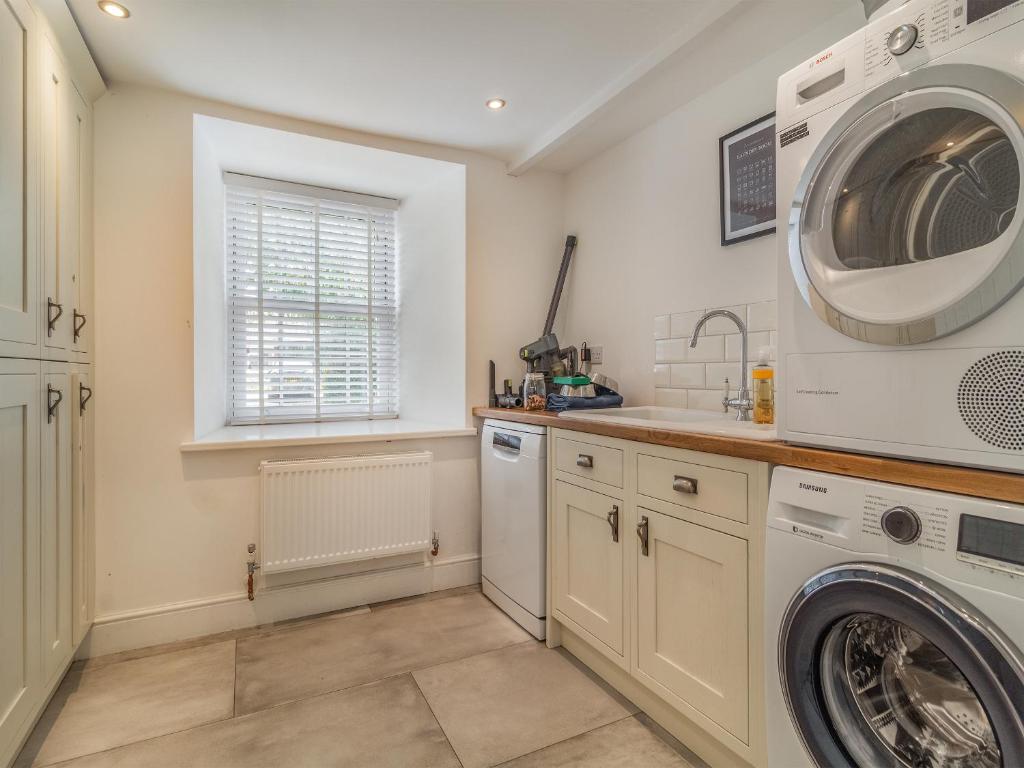 The utility room and laundry facilities at South Creek Retreat