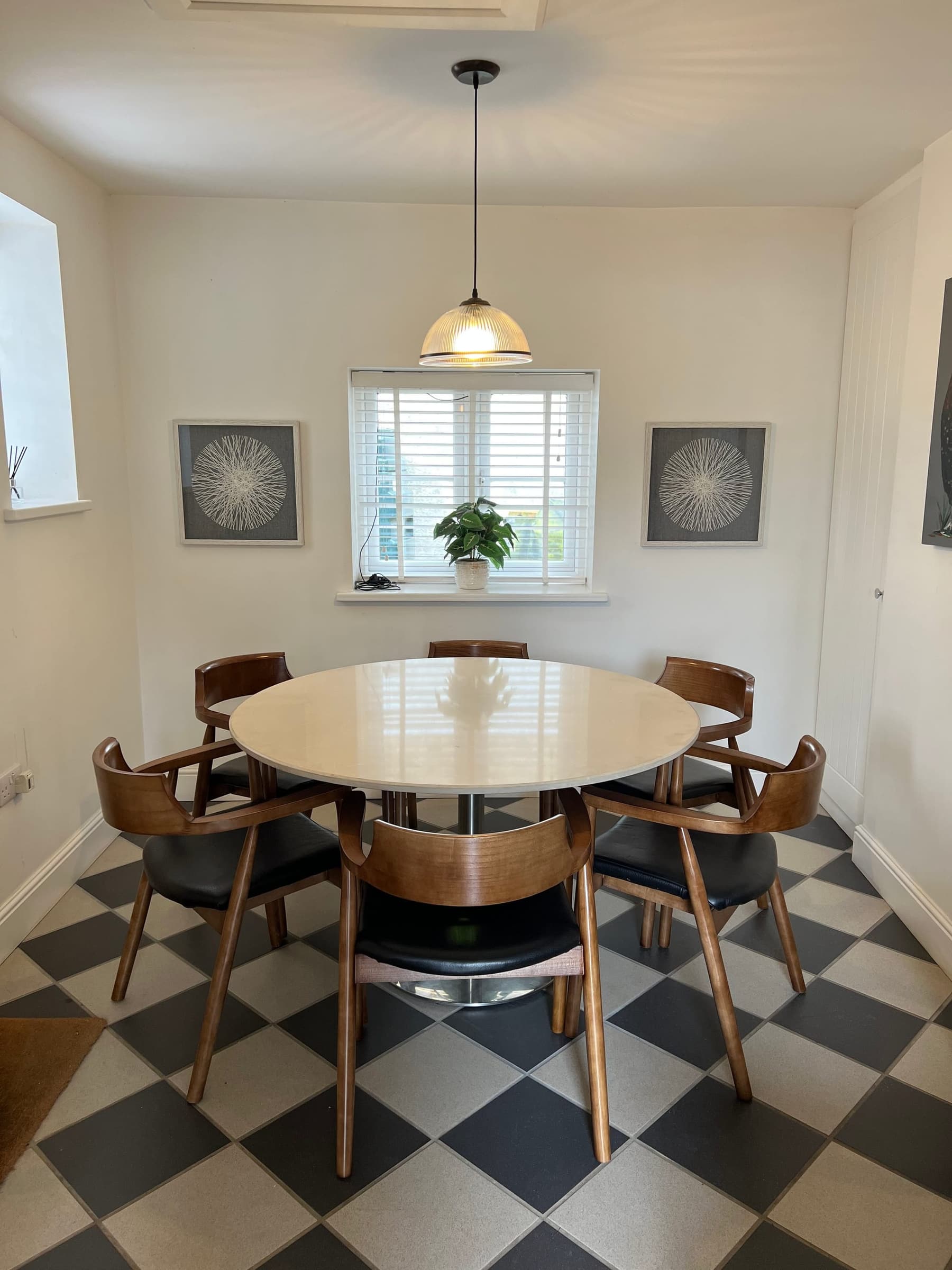 The round dining table on the chequerboard floor at South Creek Retreat