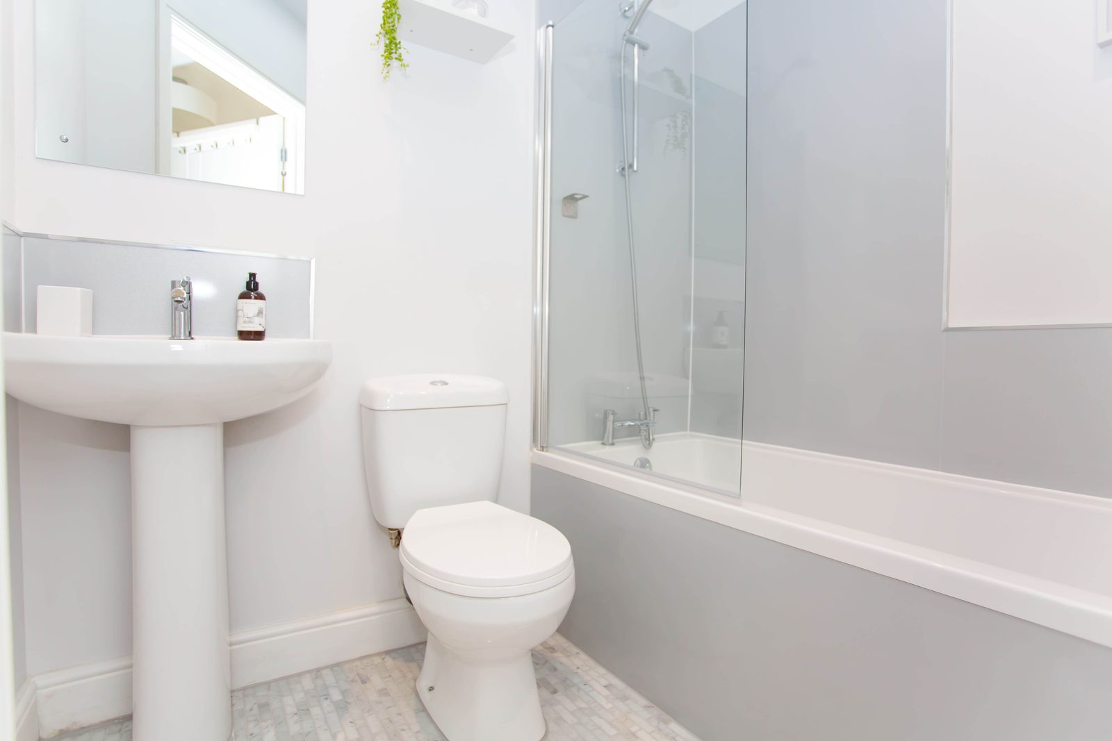 The Wells-next-the-Sea ensuite, a bath with a shower over it
